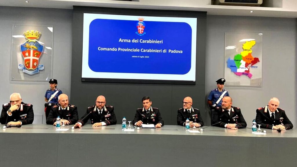 «Se vedo un'auto dei carabinieri tu e tuo figlio fate la fine di Giulia Cecchettin»