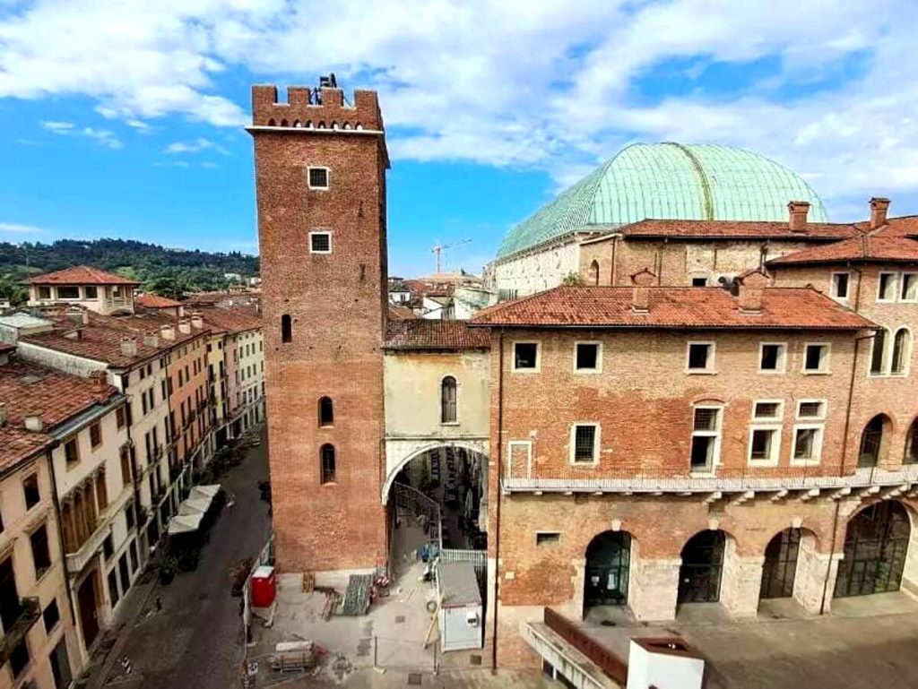 Svelata la Torre del Tormento dopo il restauro delle facciate