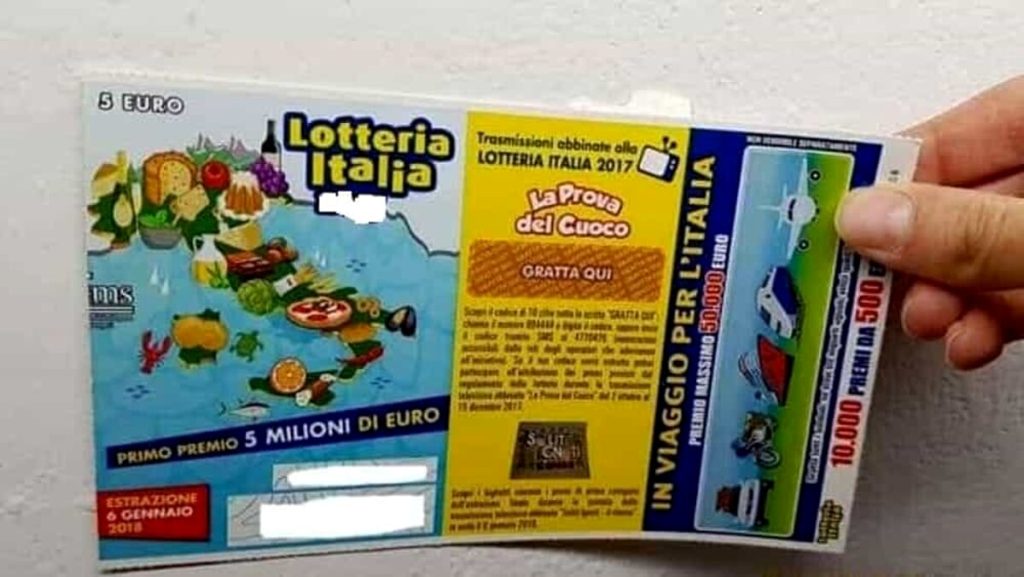 Si separa dalla moglie dopo aver vinto 2 milioni e mezzo alla lotteria: "La metà spetta a lei"