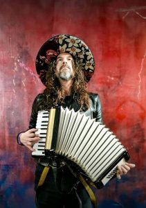 Luca Bassanese, il cantautore vicentino in concerto sabato