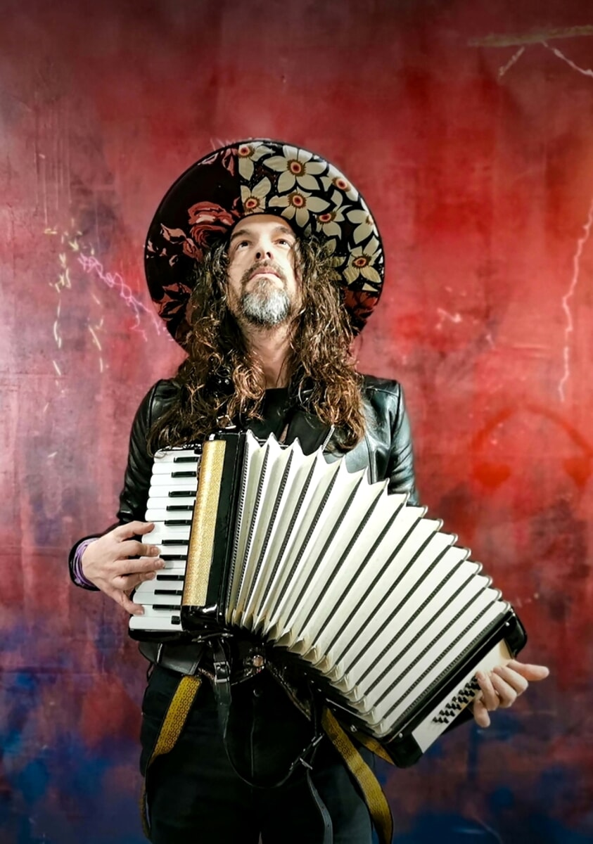 Luca Bassanese, il cantautore vicentino in concerto sabato