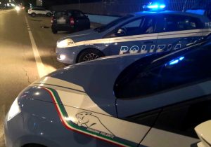 Adescano uno straniero e poi lo rapinano: coppia in manette