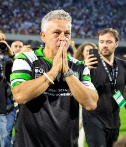 Roberto Baggio in lacrime, l'abbraccio dei 12mila del Piola