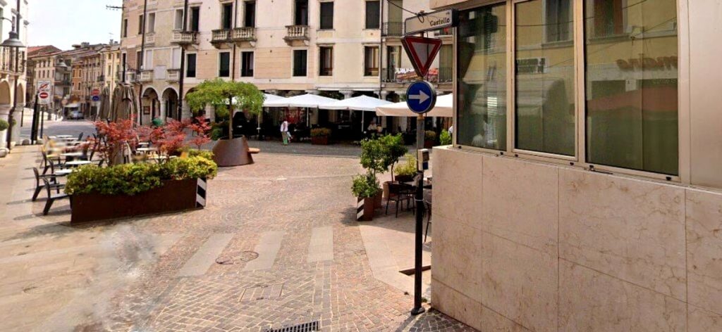 Violenta rissa tra giovani in pieno centro, grave un ragazzo