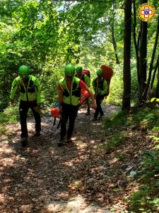 Escursionista scivola nel sentiero: recuperato dal Soccorso alpino