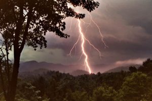 Meteo, stato di attenzione per temporali nelle aree montane e pedemontane