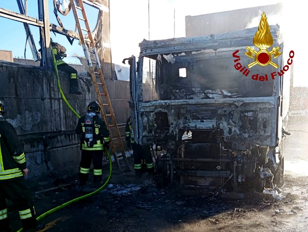 Montecchio Maggiore, incendio in A4 prima del casello