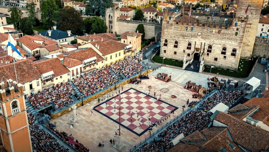Mirko Vucetich: in mostra le opere dell'eclettico artista che 'inventò' la Partita a Scacchi di Marostica