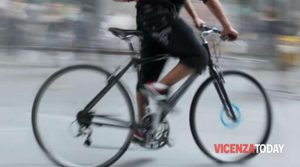 In giro con una bici rubata, fermato e denunciato per ricettazione