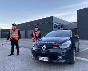 Fuggono all'alt dell'Arma: arrestati dopo inseguimento per tre province