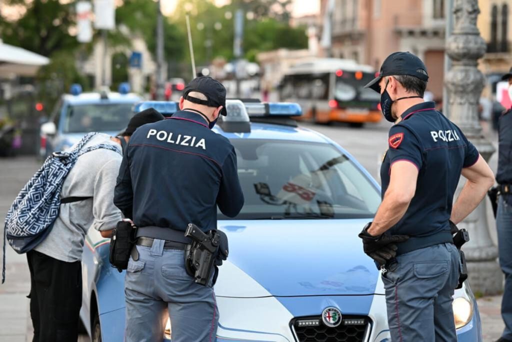 Patente falsa e ricettazione, denunciato 25enne