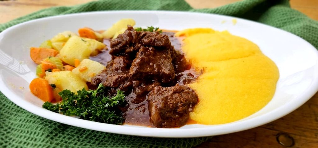 Sagra di San Lorenzo a Castelnovo, specialità Goulash con Patate