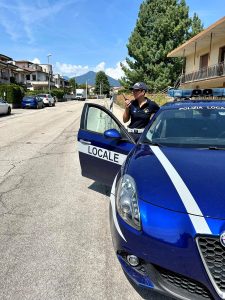 Alla guida senza patente con l'auto senza assicurazione e revisione, nei guai un 67enne