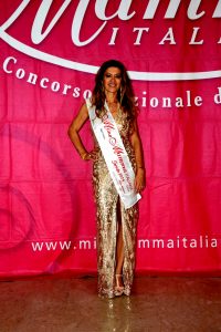 Miss mamma italiana gold 2024: la fascia di Miss sorriso ad una vicentina