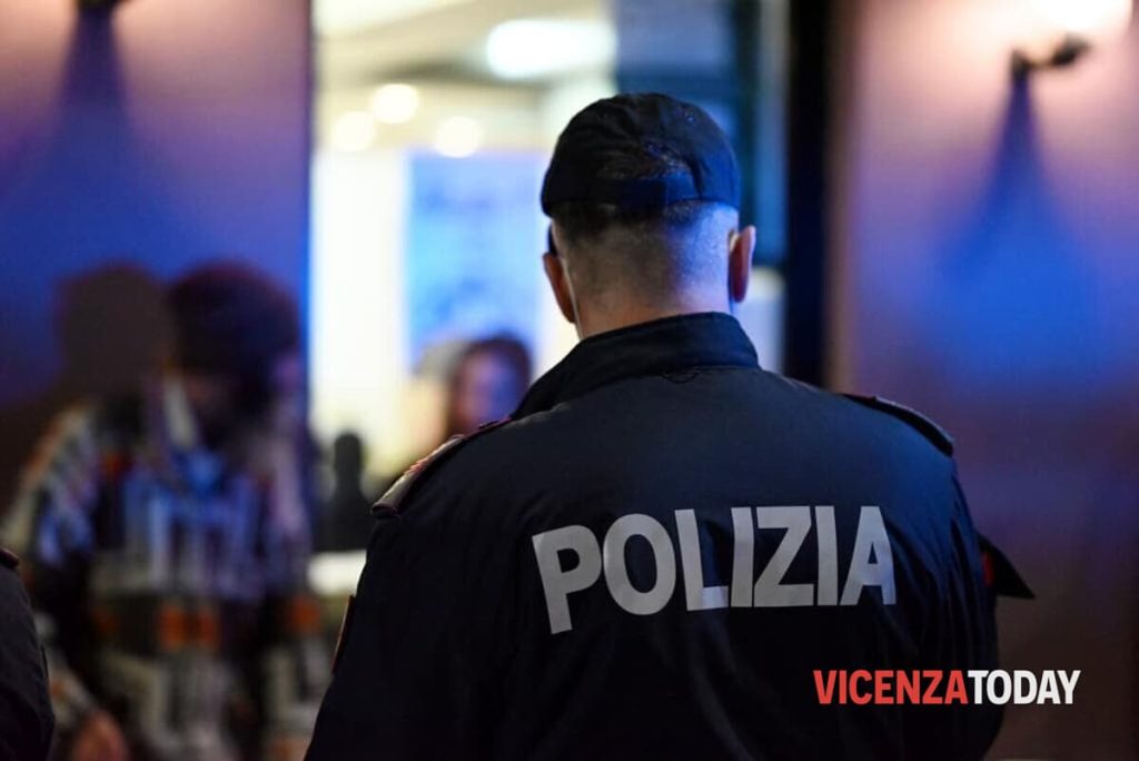 A passeggio in violazione degli arresti domiciliari, denunciato un 37enne