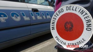 Maxi tamponamento in A4, coinvolta un'auto della Stradale: feriti due agenti