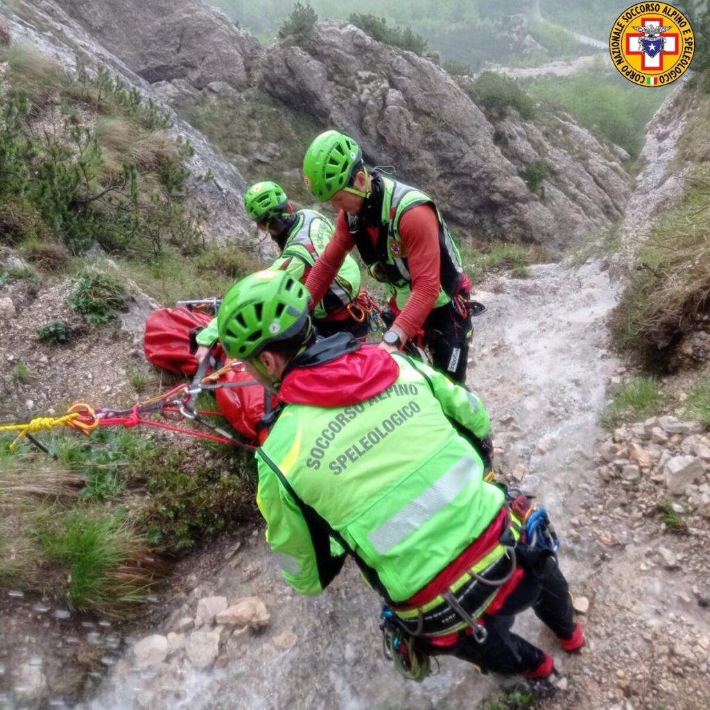 Acquazzone in quota, alpinisti recuperati sul Baffelan