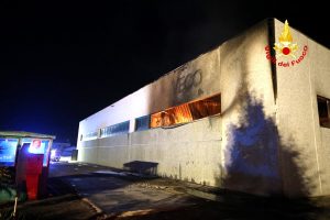 Aggiornamenti incendio a Monticello Conte Otto: Arpav non rileva inquinanti in quantità pericolose per la popolazione