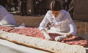 Pan di stelle a Zugliano, degustazione del panino lungo 150 metri