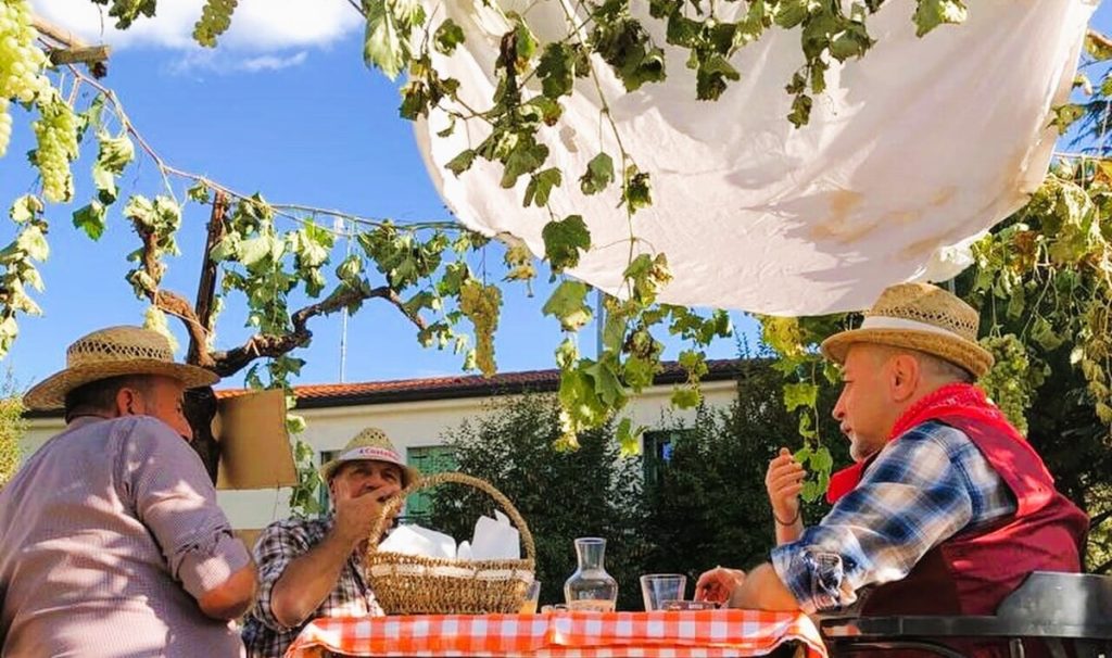 Festa dell'Uva e del Recioto a Gambellara, ricco stand gastronomico ed enoteca