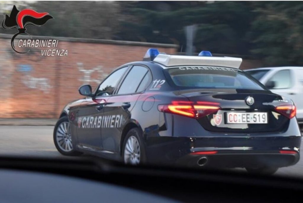 Attirano un 27enne in una trappola per rapinarlo, arrestati dai carabinieri
