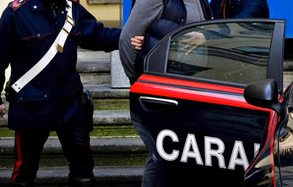 Non rispetta il divieto di avvicinamento all'ex, arrestato dai carabinieri