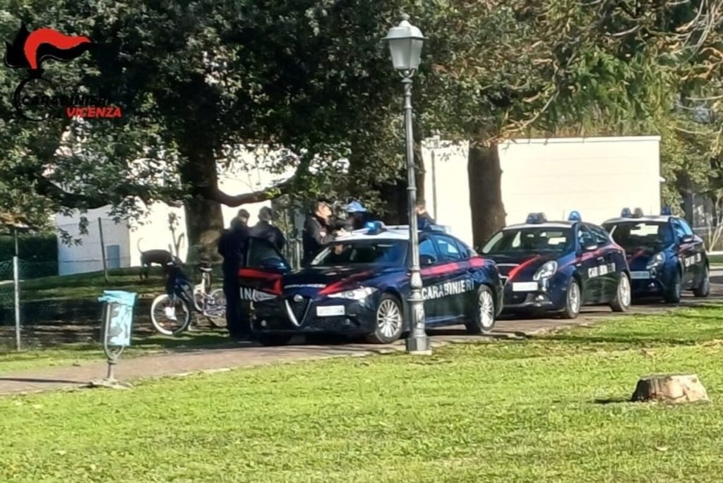 Cinquantasette ovuli di cocaina nella pancia, arrestato 35enne