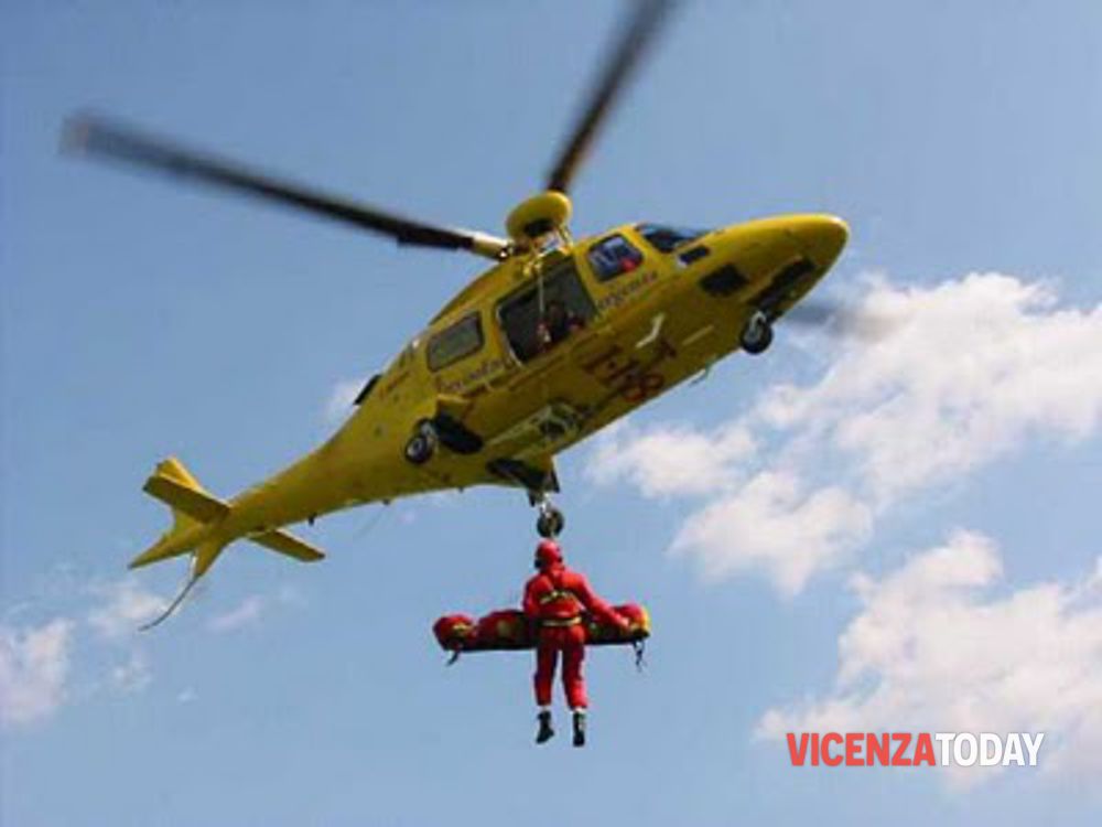 Incidente in quota: alpinista precipita in parete