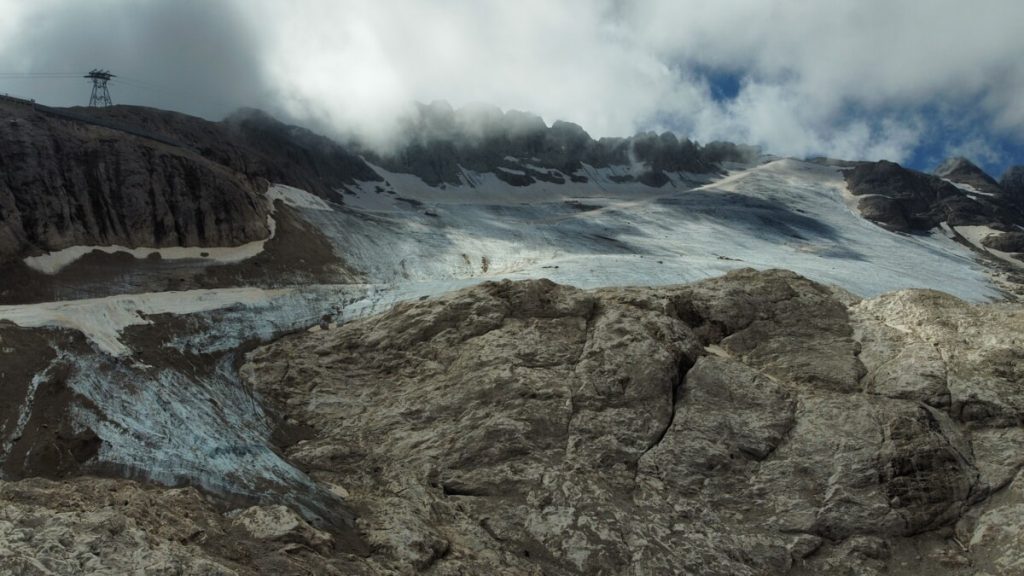 Marmolada, il ghiacciaio è in "coma irreversibile": entro il 2040 destinato a sparire