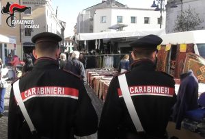 Badante deruba una coppia di anziani e usa le loro carte di credito, denunciata dai carabinieri