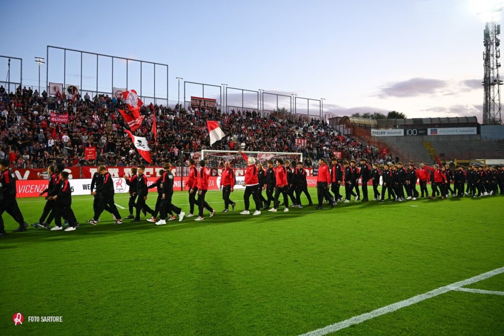 LR Vicenza: grande emozione per la sfilata delle giovanili al Menti