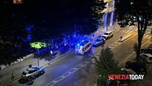 Giovane morto accoltellato mentre difendeva una donna da una rapina