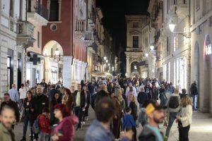 Notte bianca da record: 100.000 persone in città, quasi 10.000 nei musei