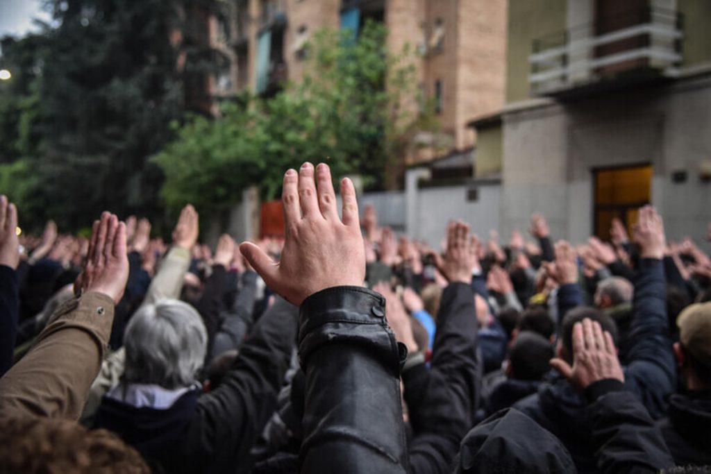 Saluto romano alla commemorazione dell'eccidio di Schio, assolti 12 manifestanti