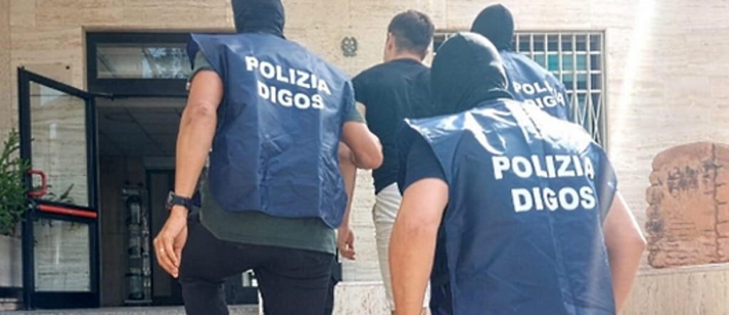 Suprematisti e neonazisti seminavano odio e violenza via social