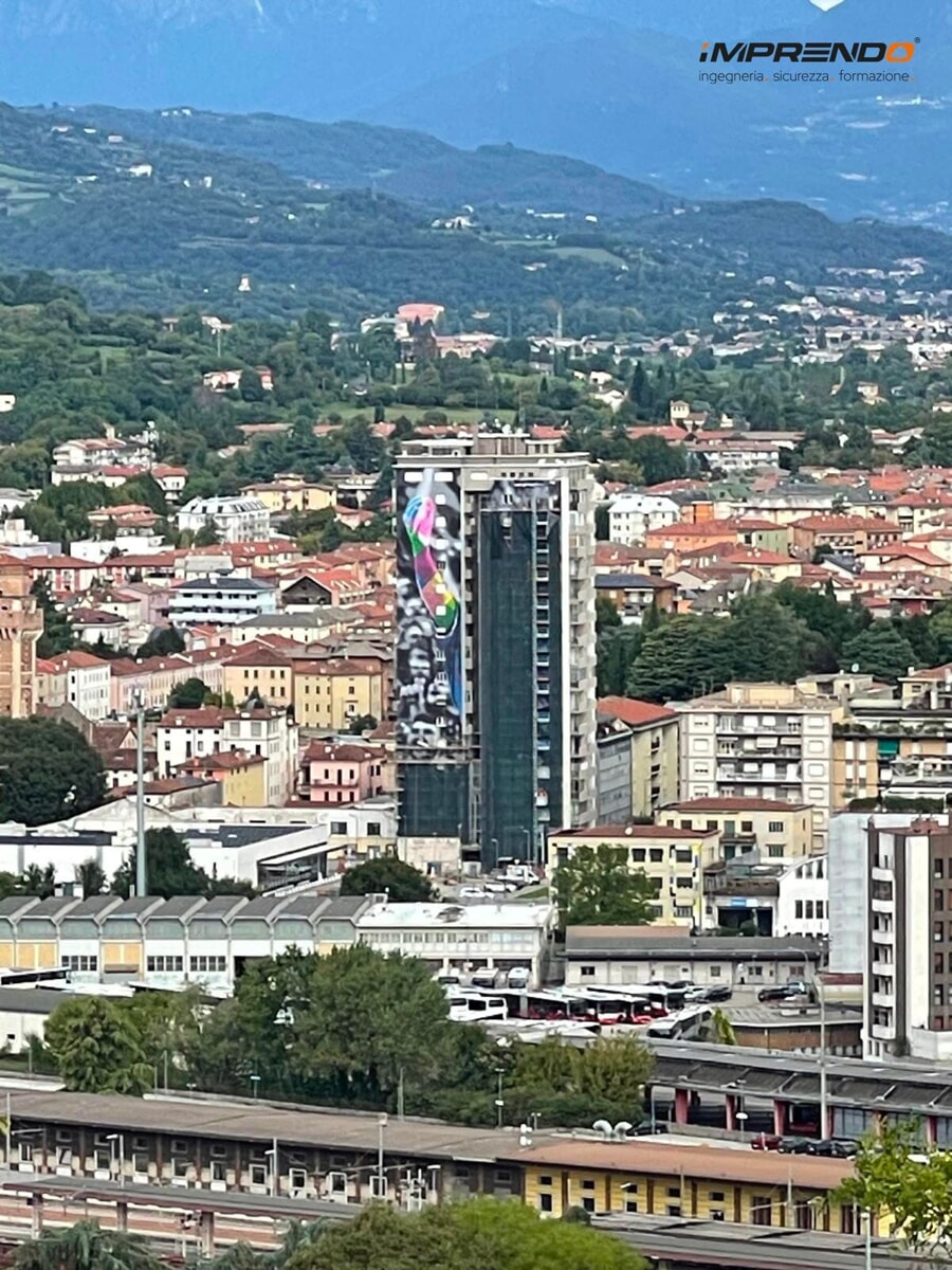Svelato in anteprima il murale dedicato al grande Pablito sulla facciata della Torre Everest di Vicenza: tutta la cittadinanza è invitata