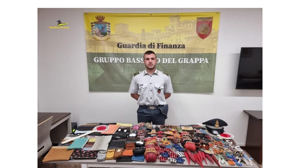 Blitz delle fiamme gialle alla "Fiera d'autunno", migliaia di prodotti sequestrati