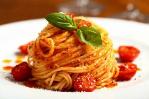 Il 25 ottobre si festeggia la pasta: scopri le ricette, i formati e perchè fa bene