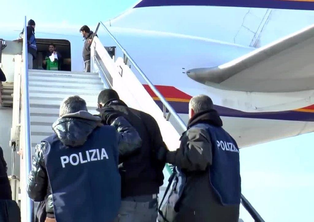 Denunciato per ricettazione, espulso e accompagnato al Cpr di Trapani