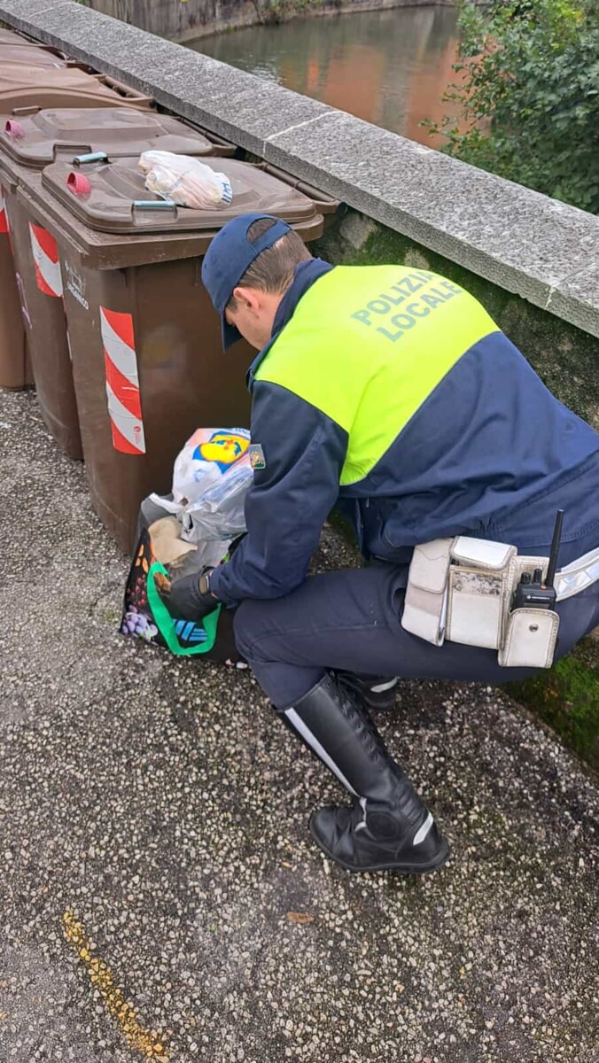 Rifiuto selvaggio, le telecamere incastrano i trasgressori: multe fino a 500 euro