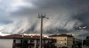 Due forti perturbazioni in arrivo soprattutto al Centronord, rischio nubifragi e allagamenti