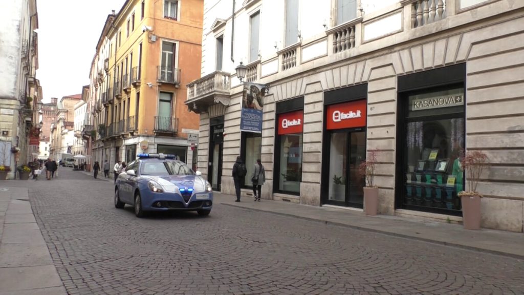 Ragazza con la sindrome di Kanner si allontana: rintracciata dalla polizia