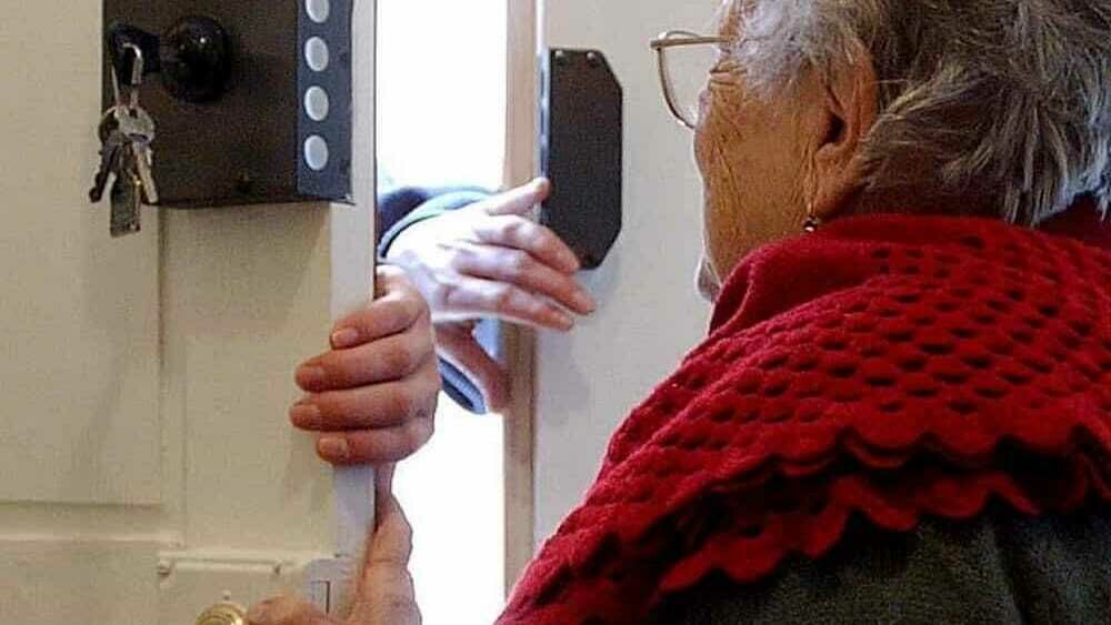 Si fingono tecnici e chiedono di visionare le bollette: truffatori segnalati in provincia