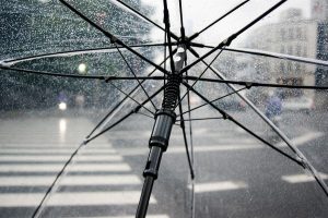 Maltempo senza fine, ancora tanta pioggia in arrivo: ecco la causa