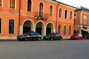 Sottotetto dormitorio, blitz di Polizia locale e Guardia di finanza