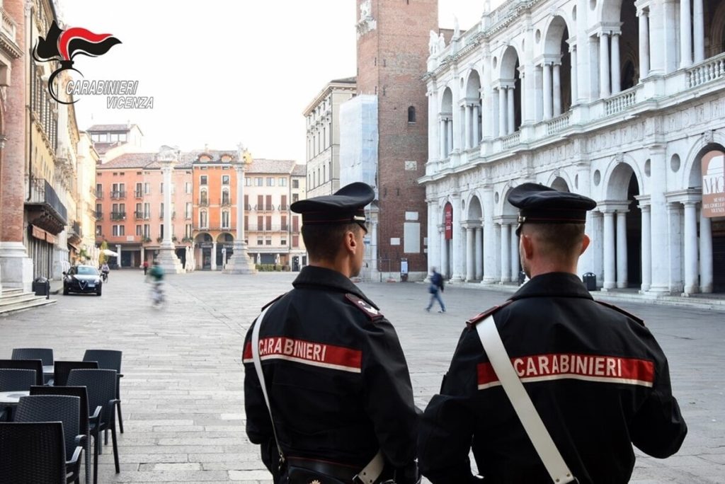 L'anziana madre non risponde al telefono, figlia fuori regione chiede aiuto ai carabinieri