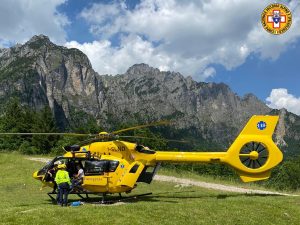 Anziano colto da malore durante l'uscita in bici: inutili i soccorsi