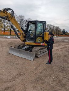 Furti di escavatori nei cantieri edili, ladro trasfertista incastrato dalla telecamere