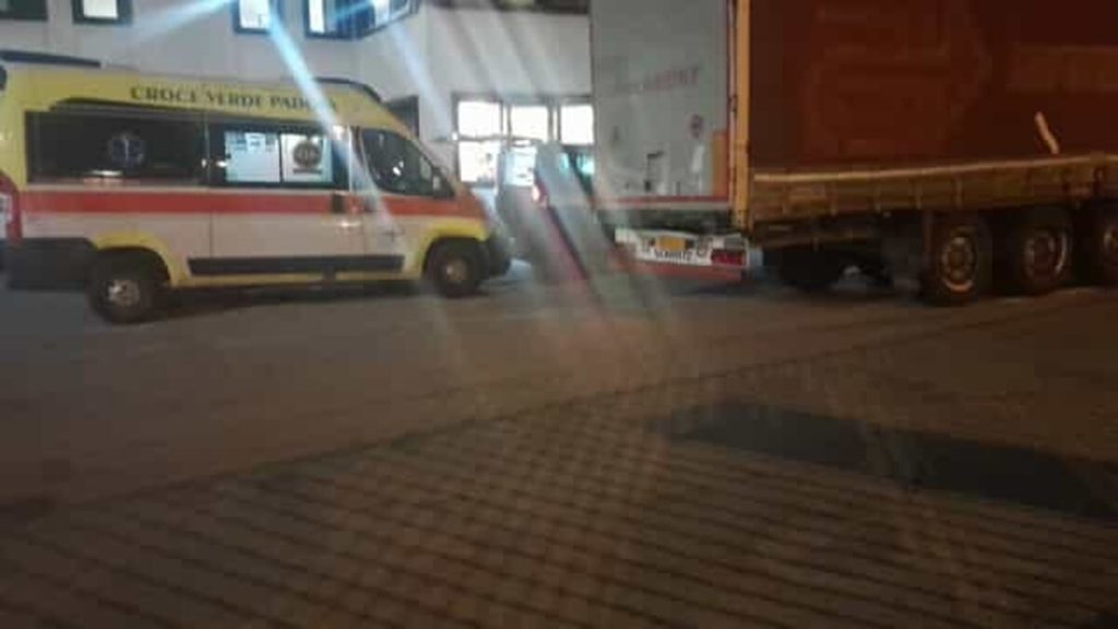 Infortunio mortale sul lavoro: donna travolta da un camion