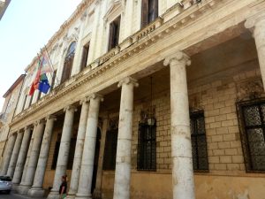 Assestamento di bilancio del Comune di Vicenza: 5,5 milioni per sociale, emergenza abitativa e biblioteca